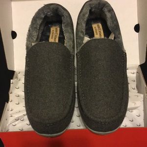 BRAND NEW Deer Stags men’s slippers.